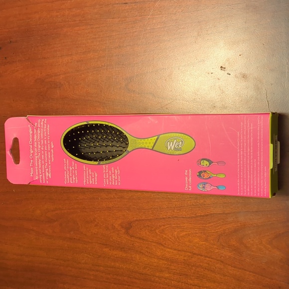 Limited Edition Wet Brush Disney Villains- Maleficent - Picture 4 of 8